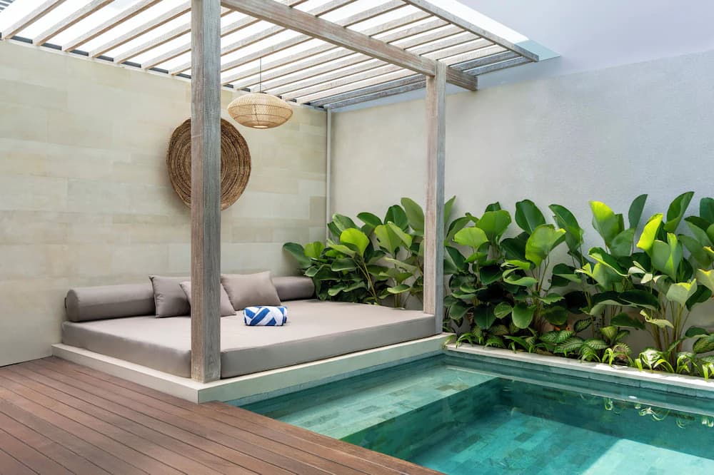 Private pool