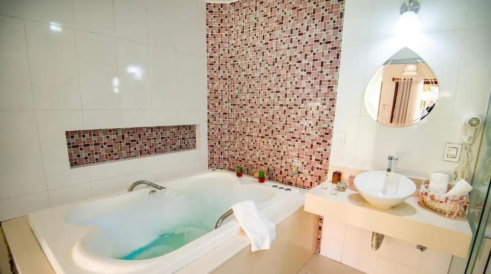 Private spa tub