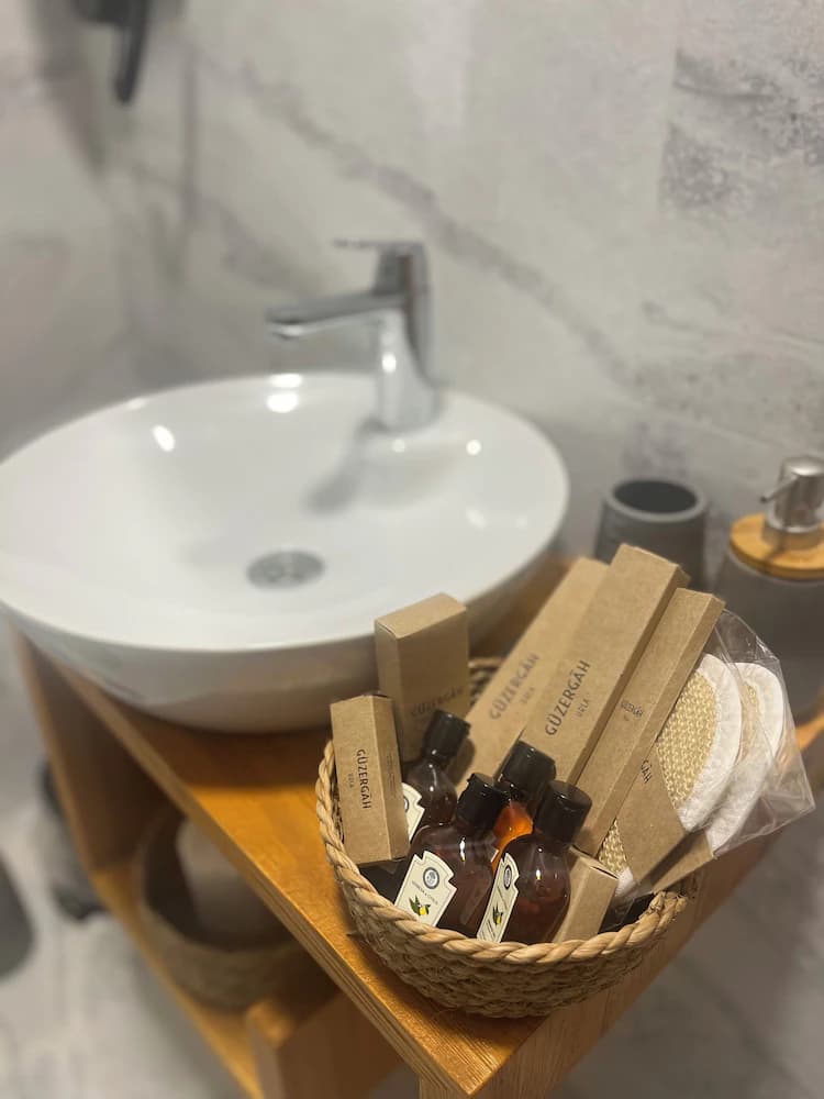 Bathroom amenities