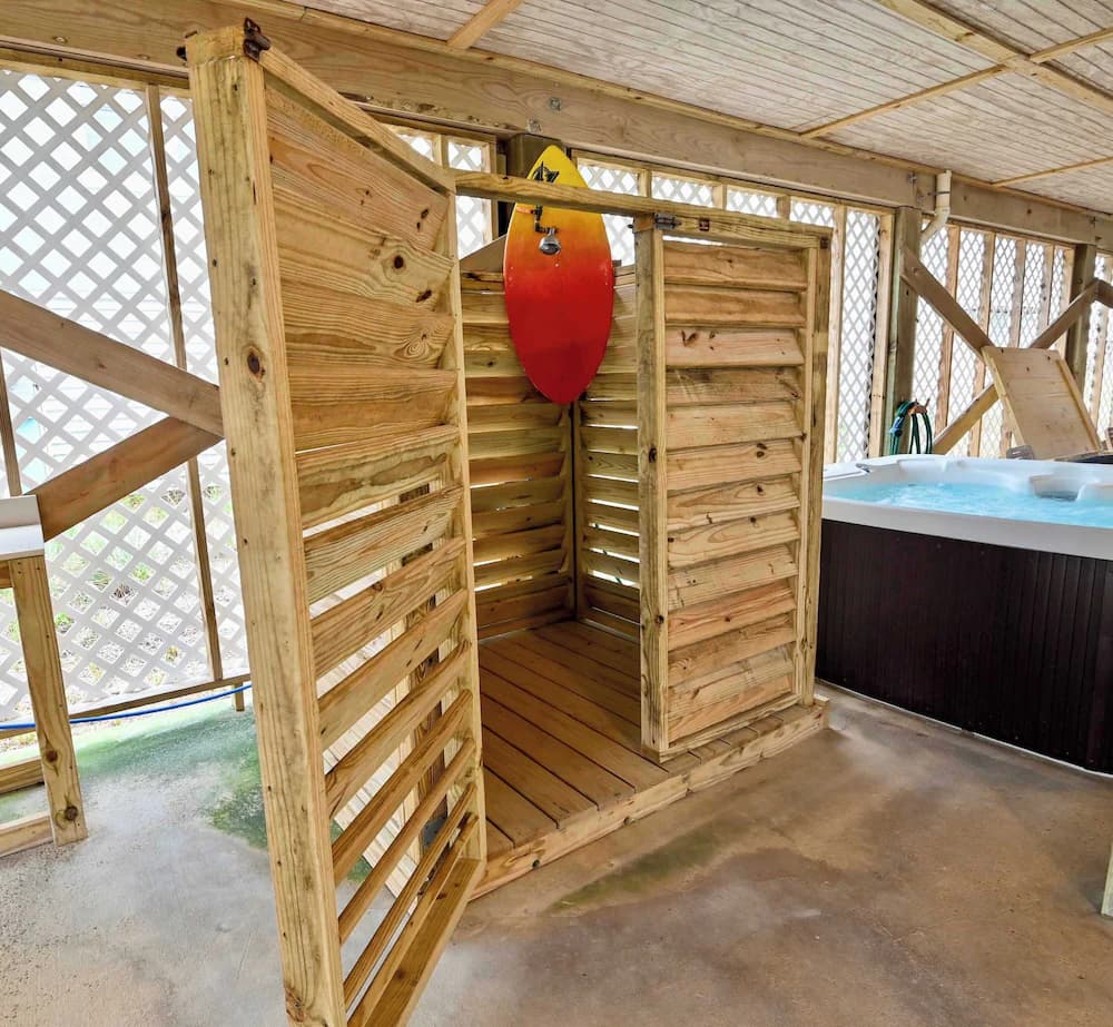 Outdoor spa tub