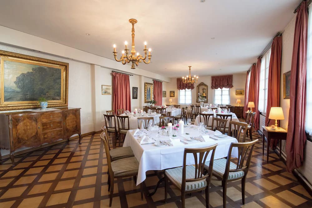 Banquet hall