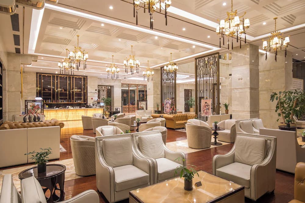Lobby lounge