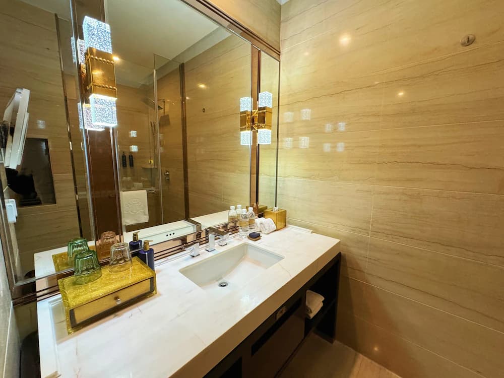 Bathroom sink