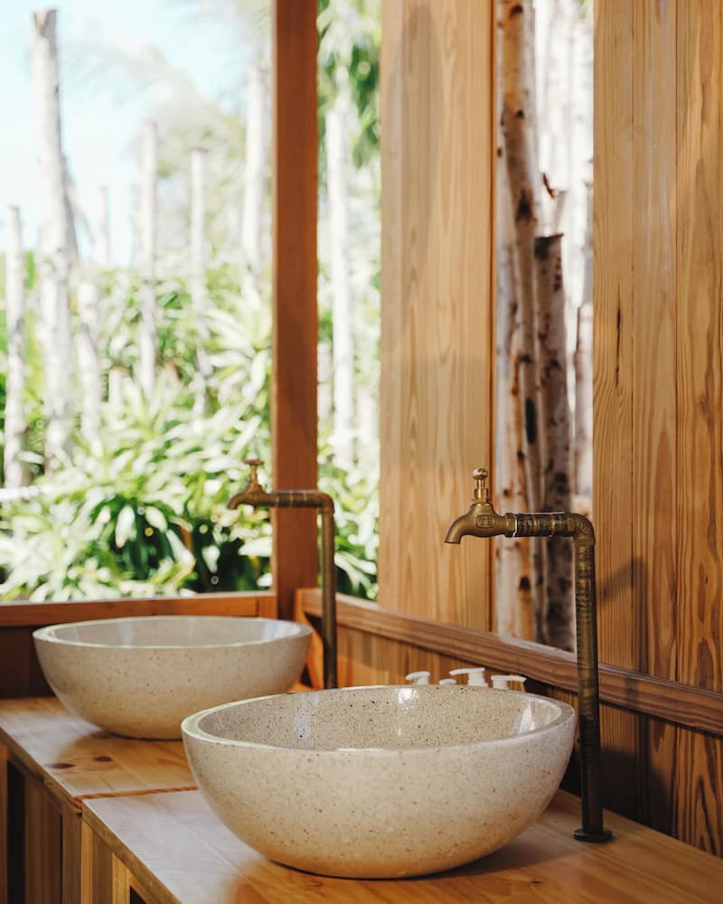 Bathroom sink