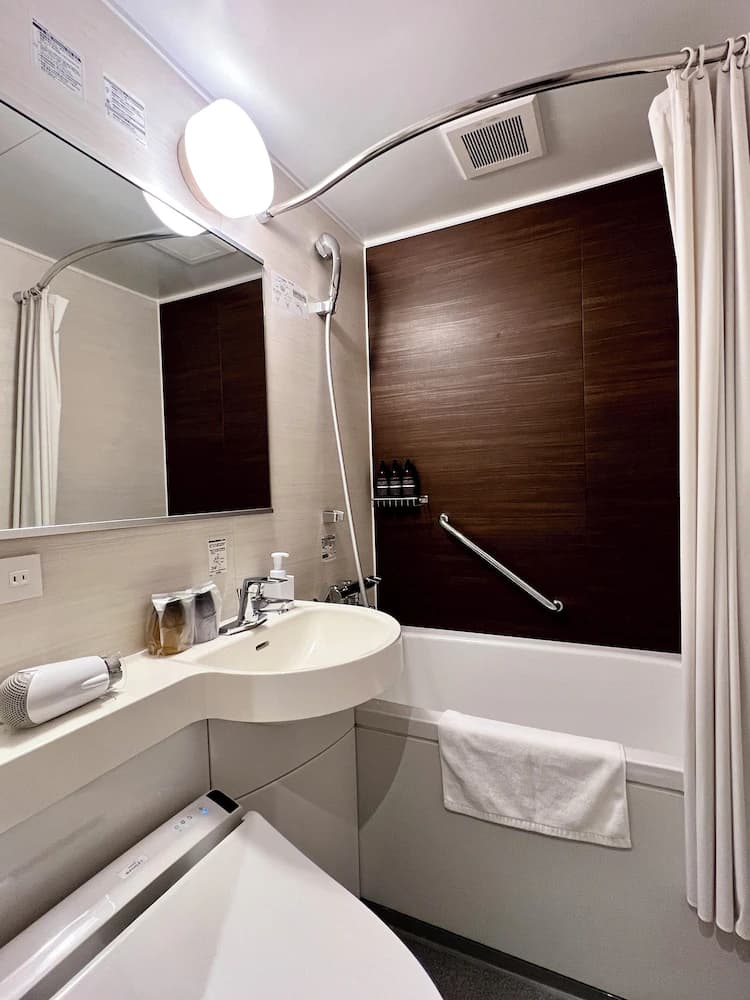 Bathroom amenities