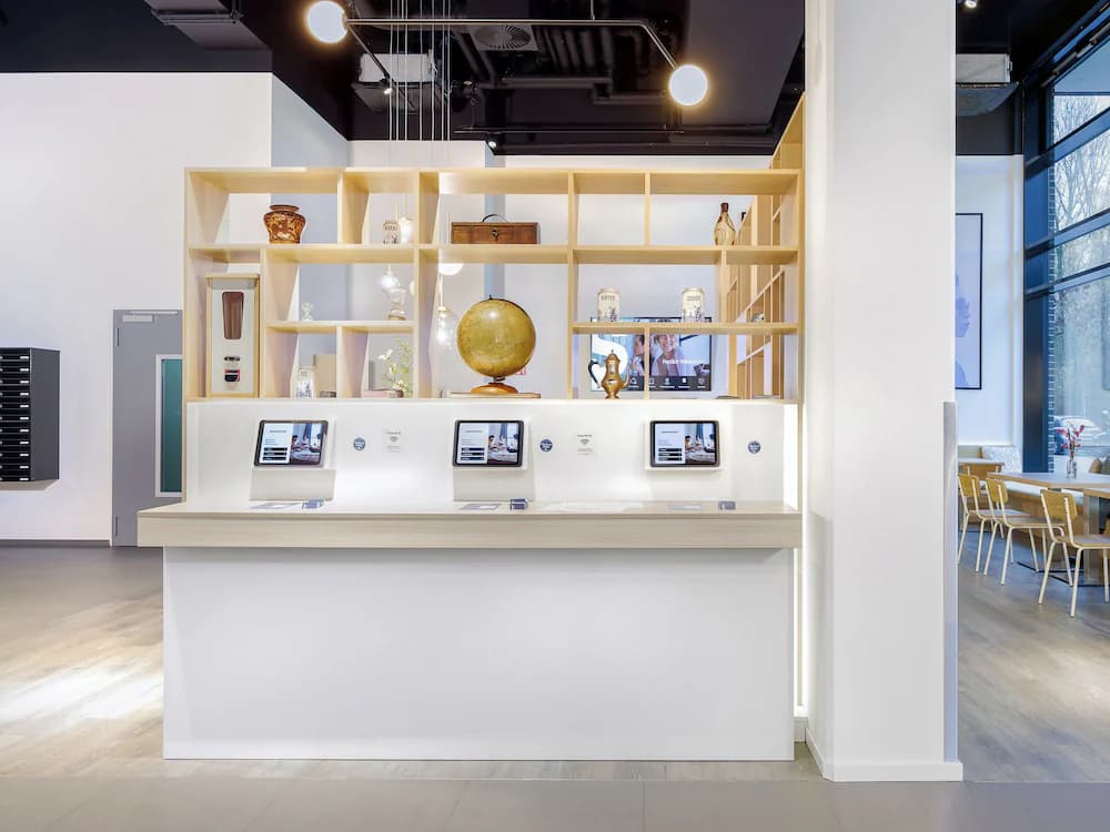 Check-in/check-out kiosk