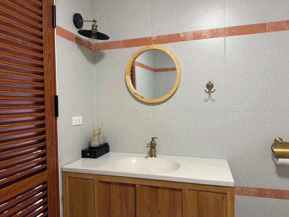 Bathroom sink
