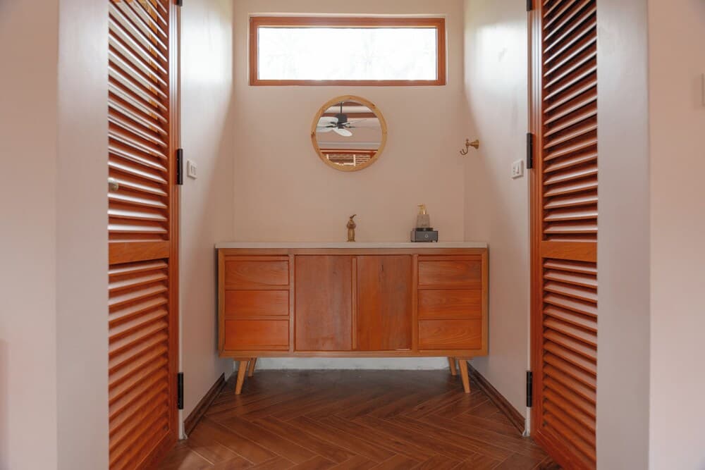 Bathroom sink