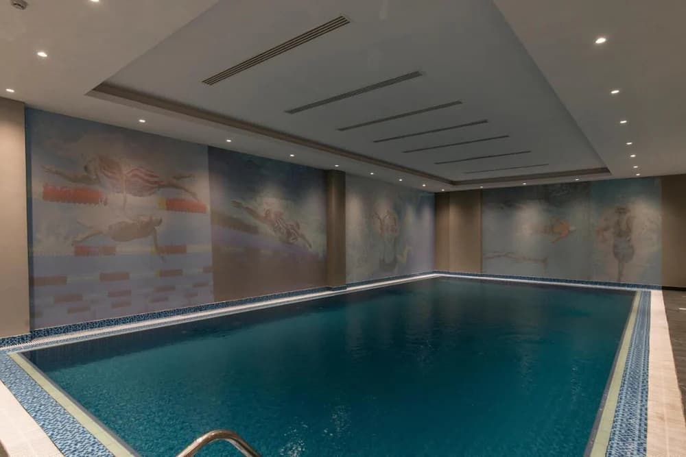 Indoor/outdoor pool