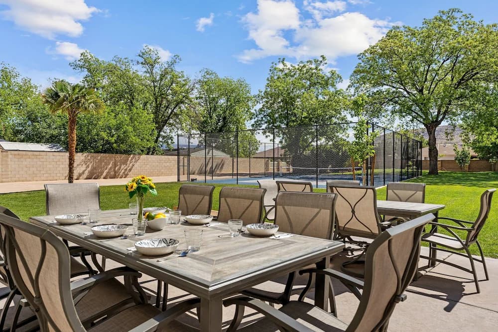Outdoor dining