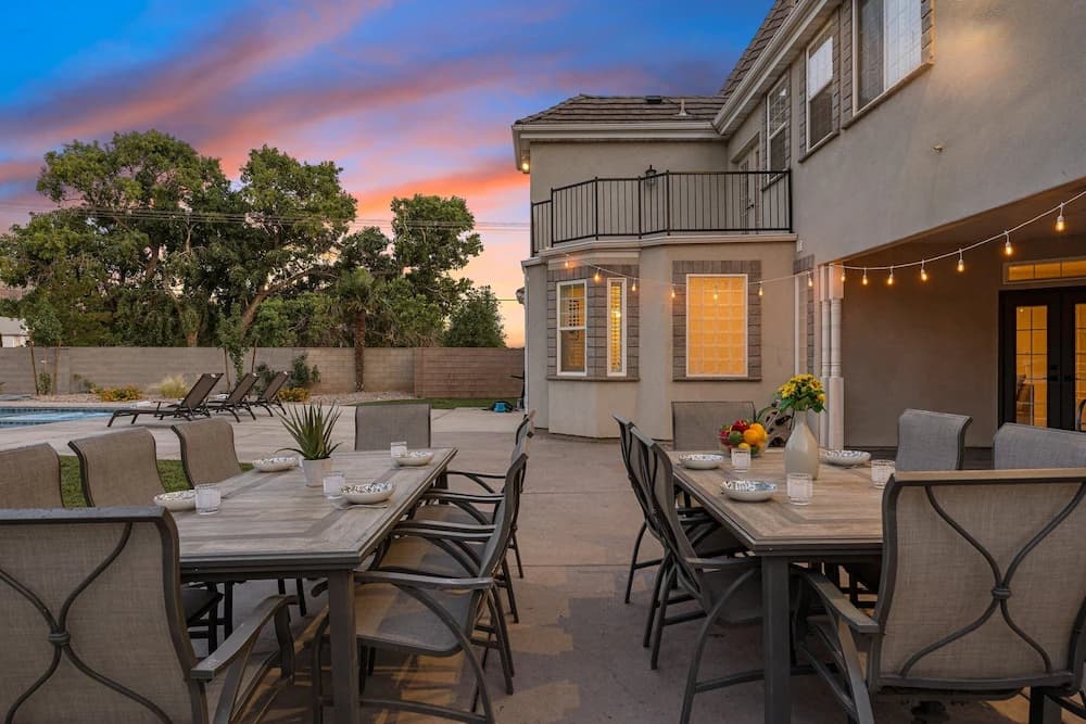 Outdoor dining