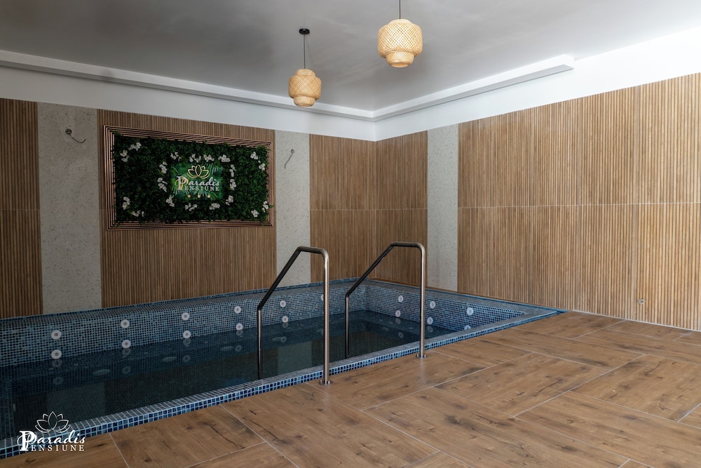 Indoor spa tub