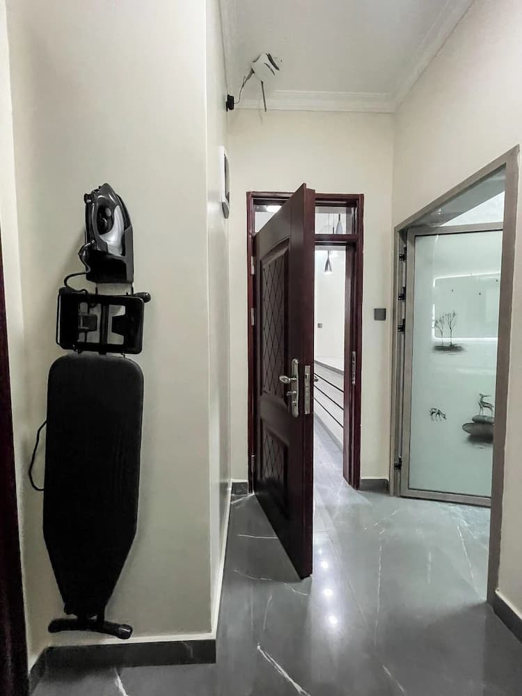 Iron/ironing board