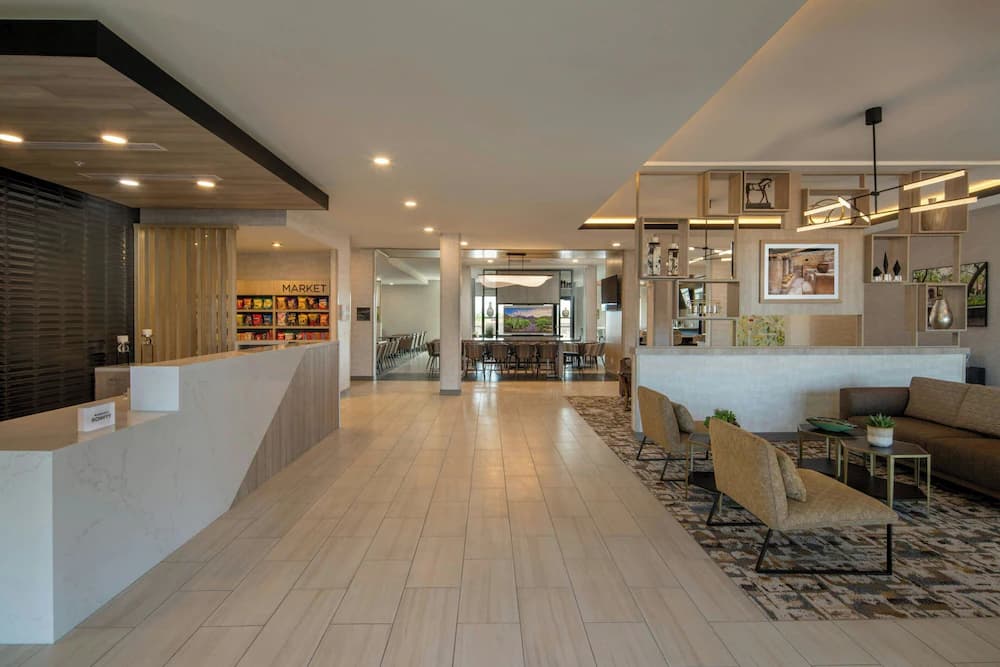Lobby lounge