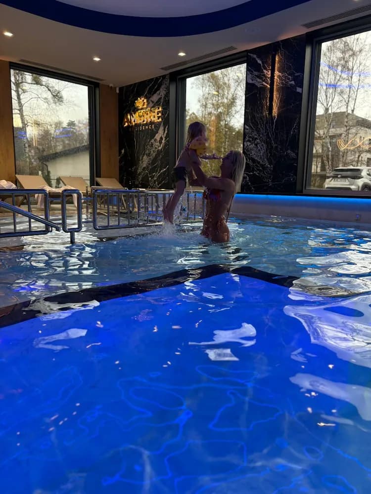 Indoor/outdoor pool