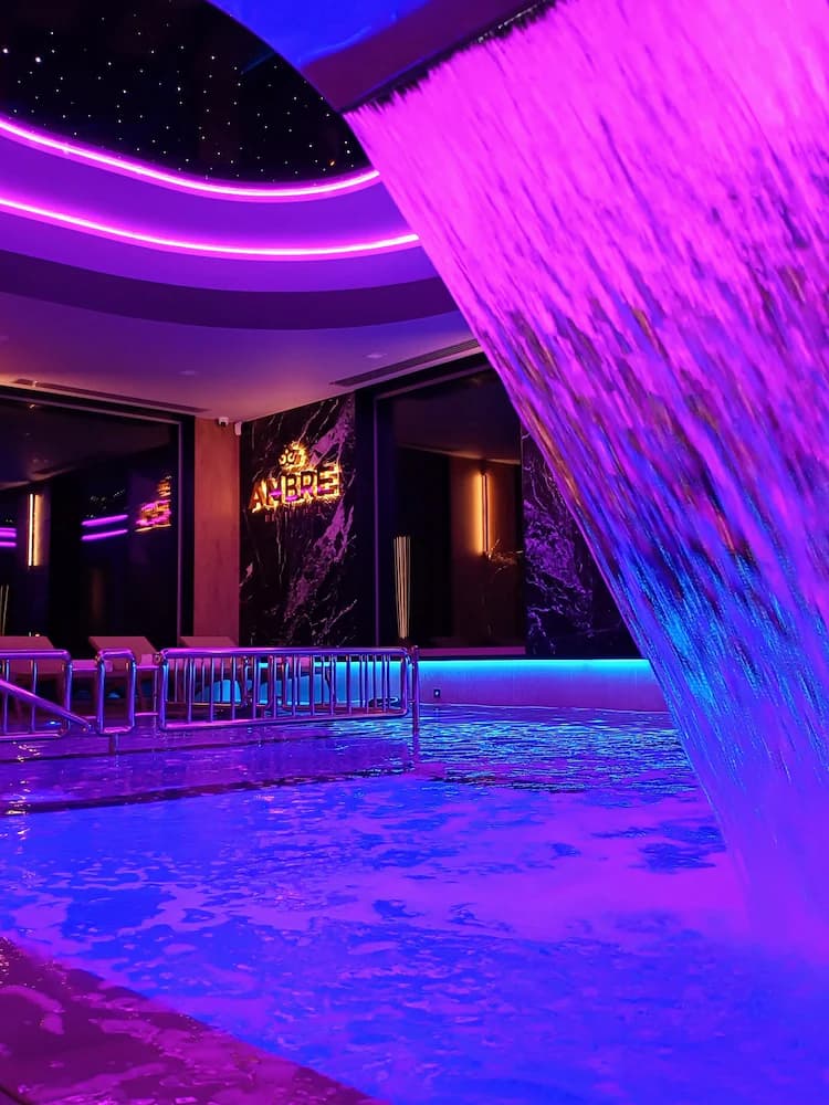 Indoor/outdoor pool