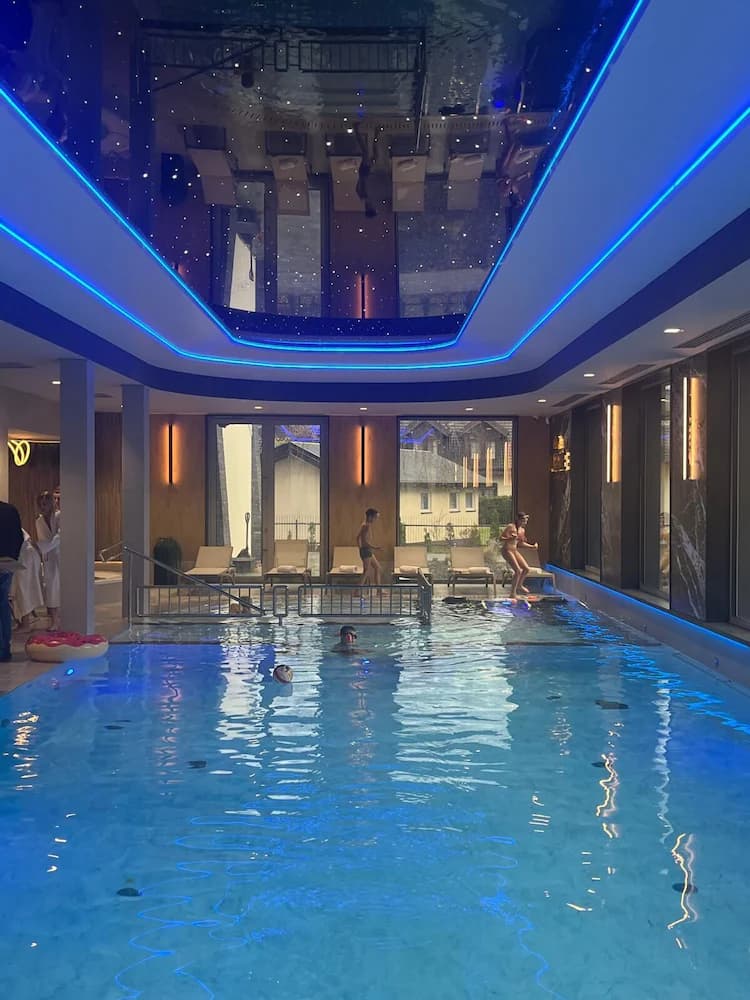 Indoor/outdoor pool