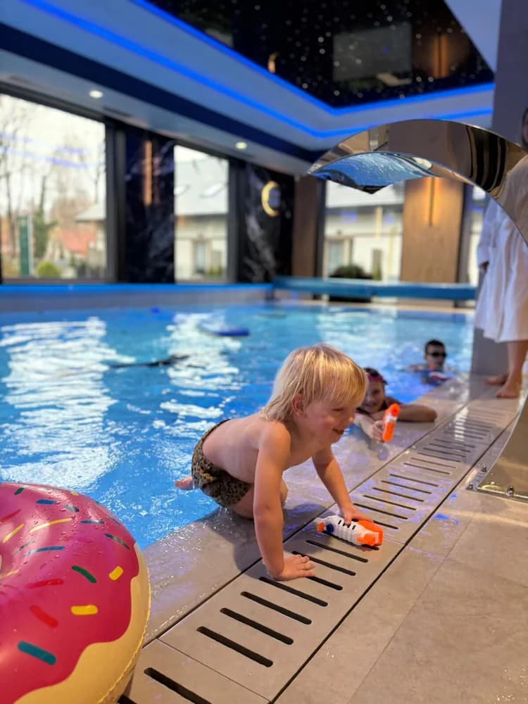 Indoor/outdoor pool