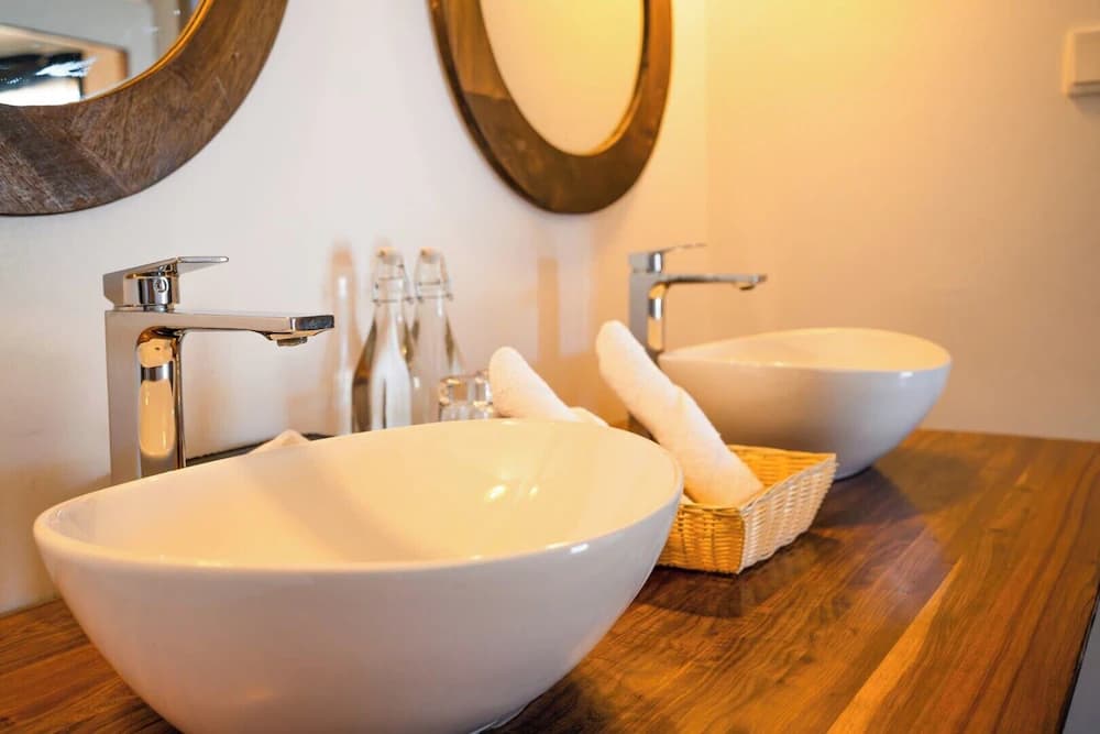 Bathroom sink