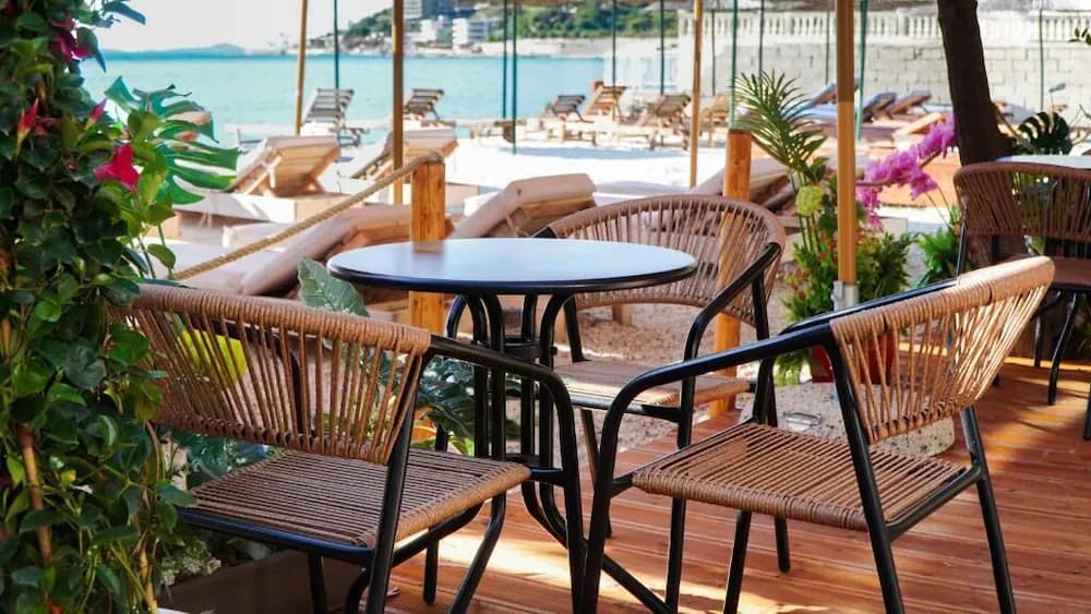 Beach bar