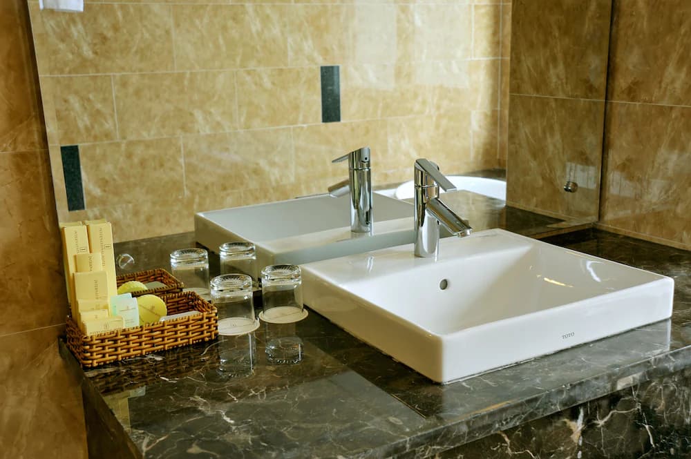 Bathroom sink