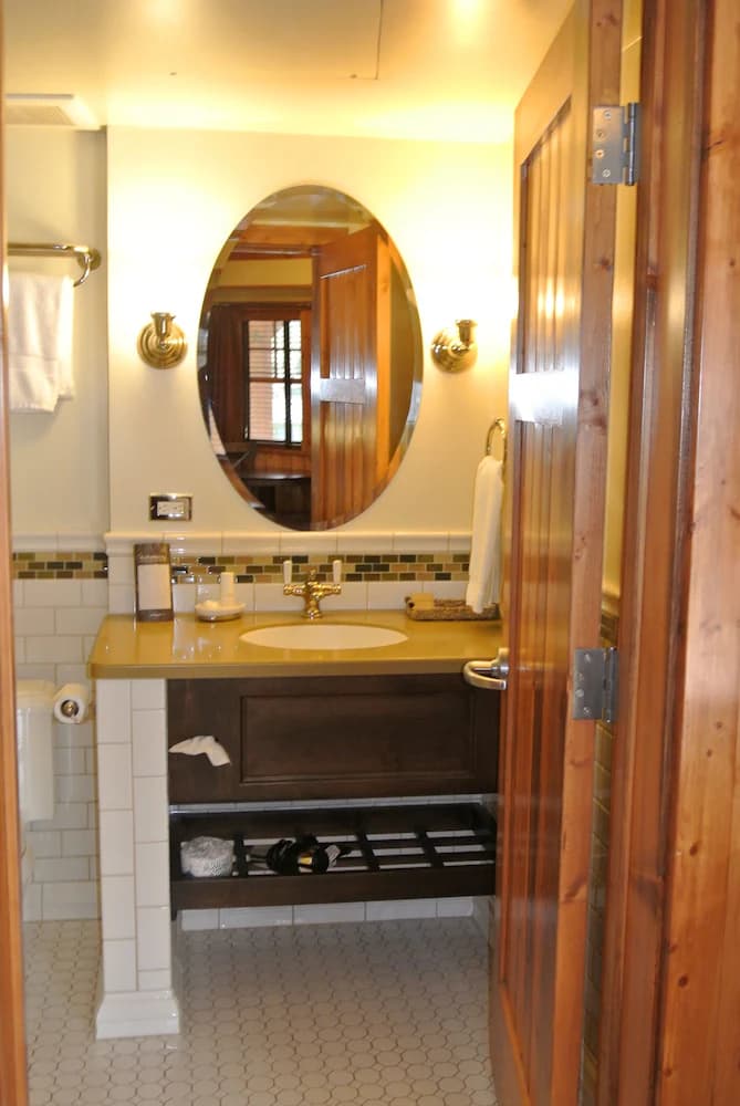Bathroom sink