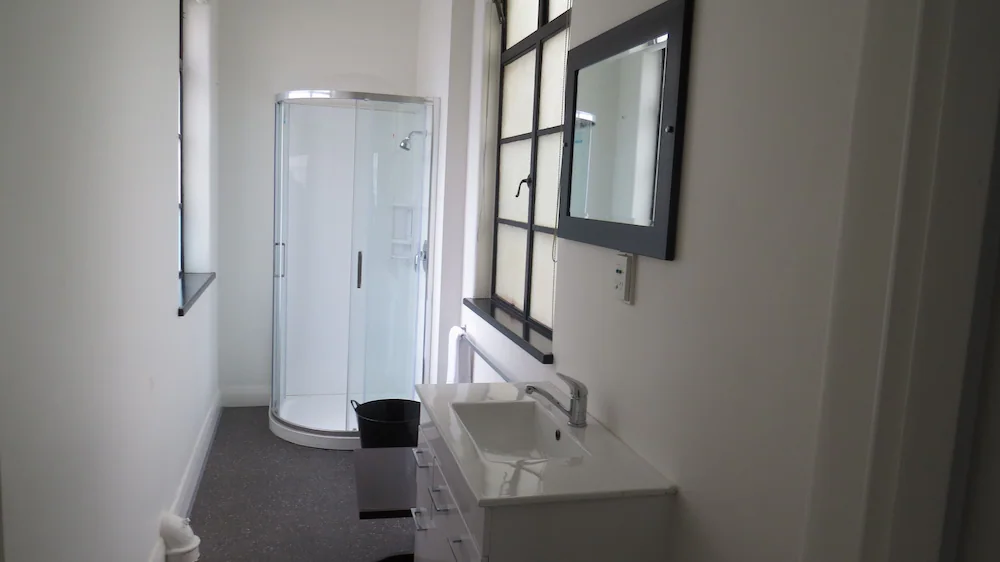 Bathroom shower