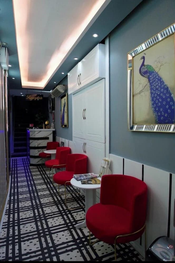 Lobby lounge