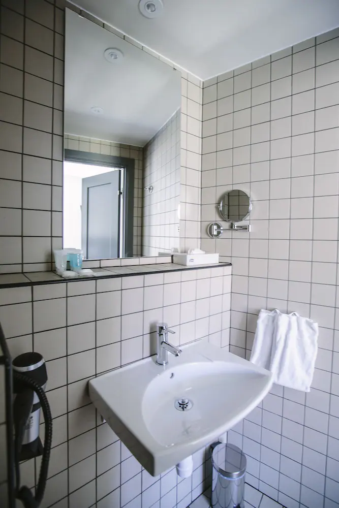 Bathroom sink