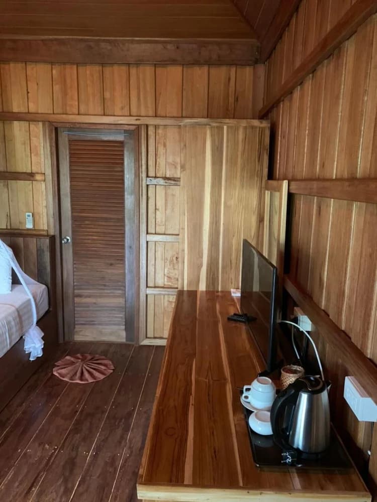 Thiw Son Beach Resort
