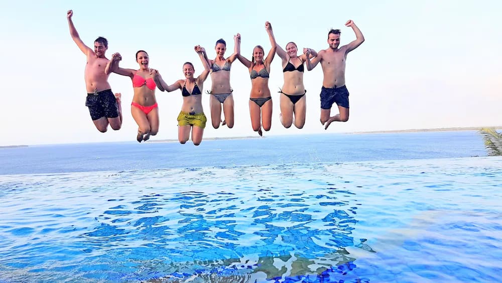 Infinity pool