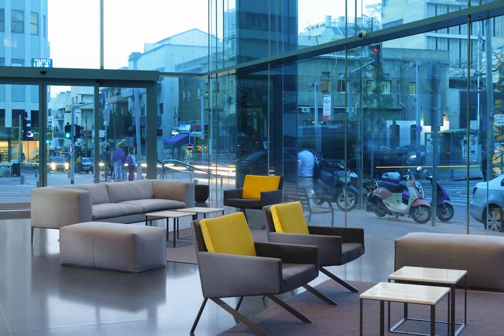 Lobby lounge