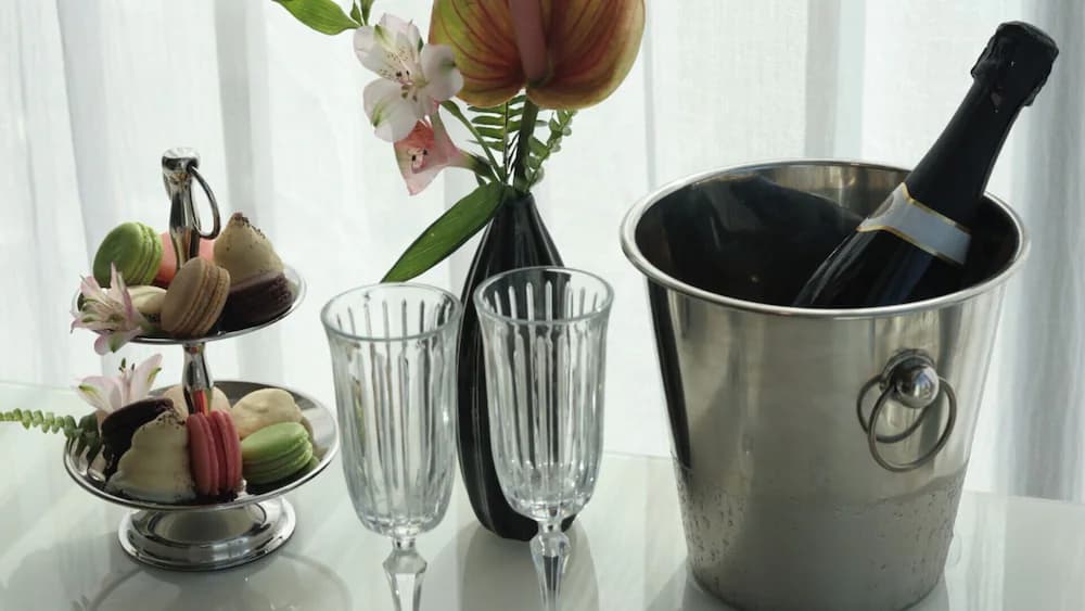 Champagne service