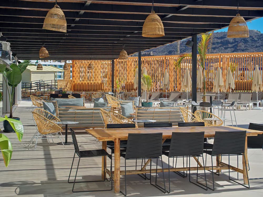 Poolside bar