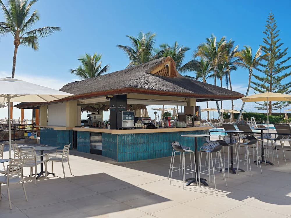 Poolside bar