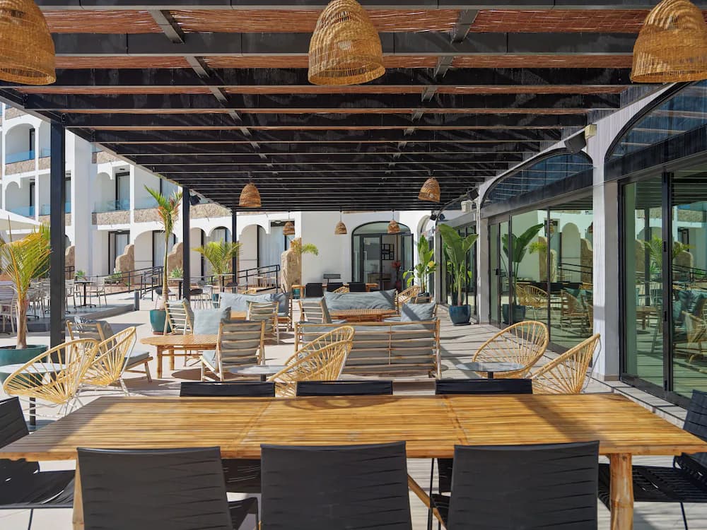 Poolside bar