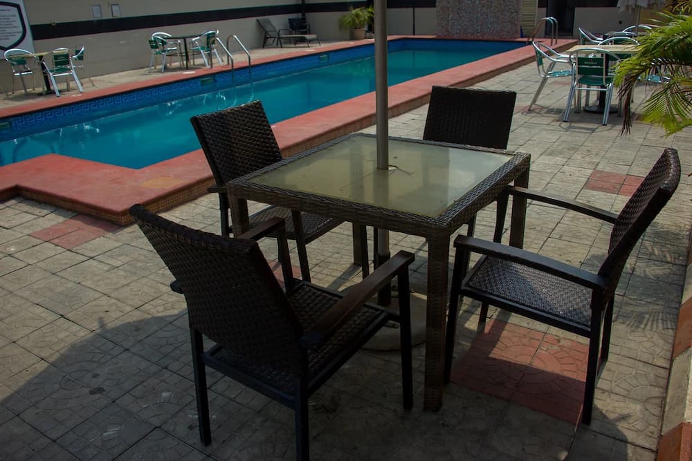 Poolside bar