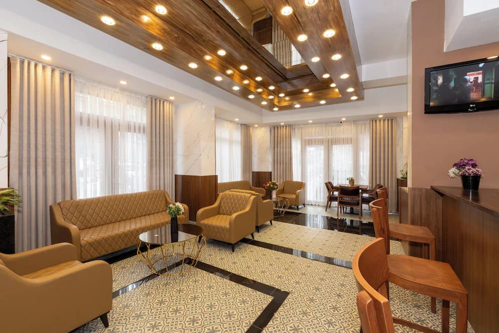 Lobby lounge