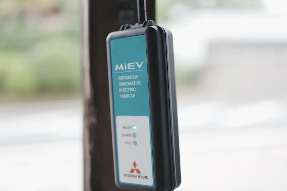 Electric vehicle charging station