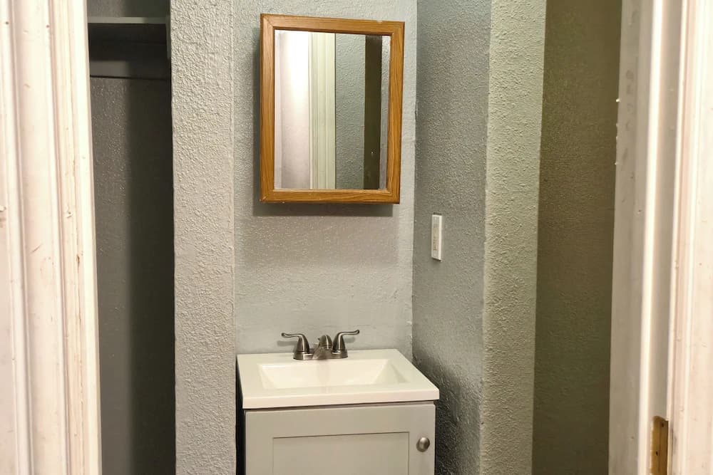 Bathroom sink