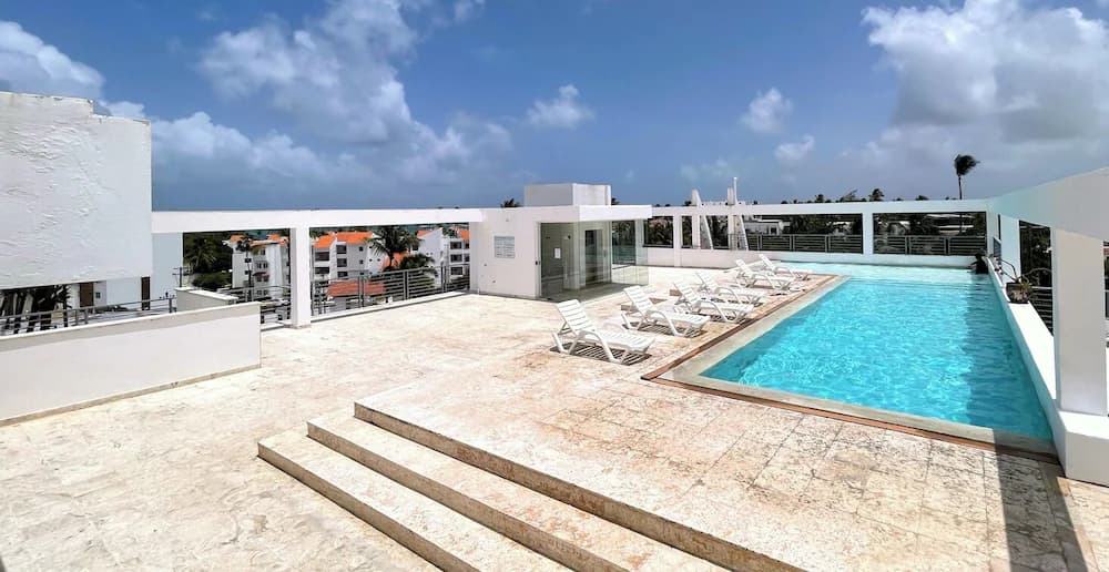 Rooftop pool