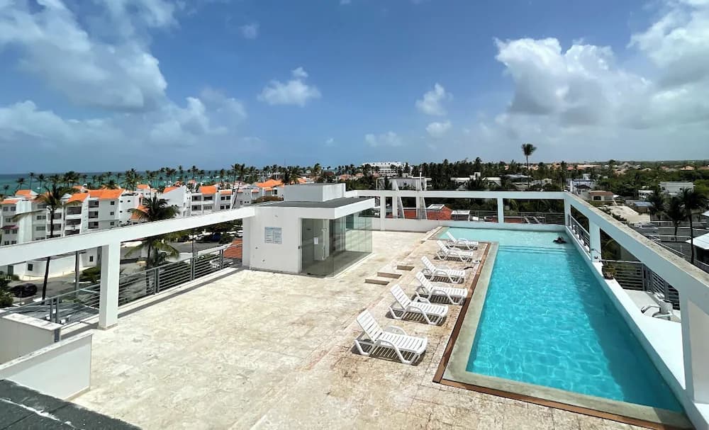 Rooftop pool