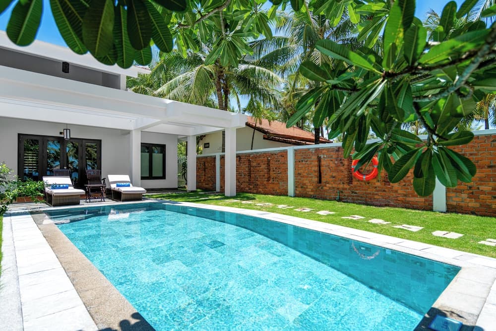 Private pool