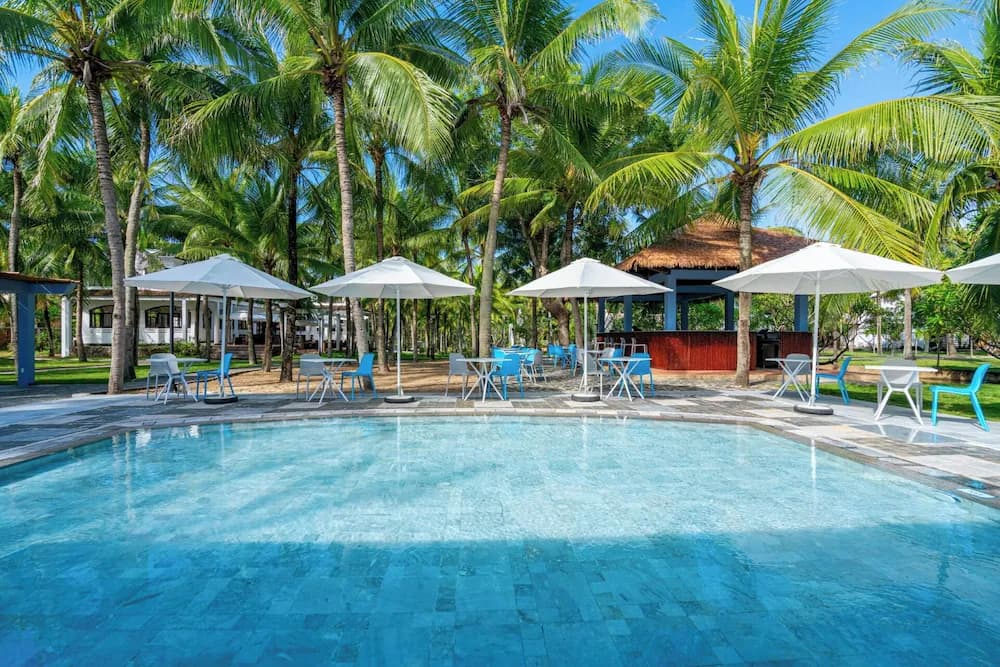 Poolside bar