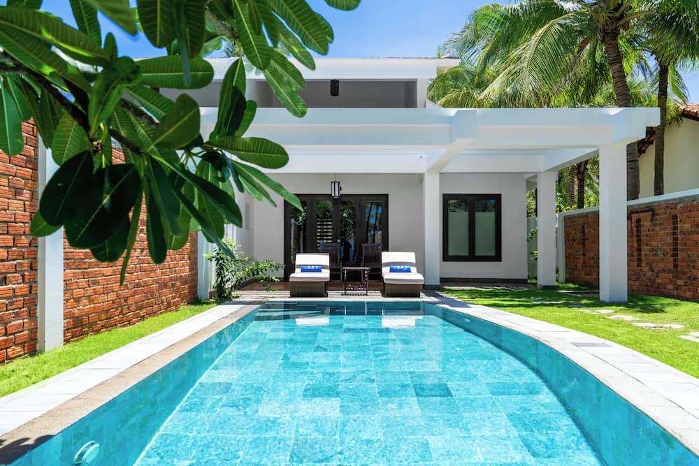 Private pool