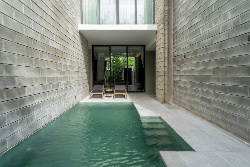 Private pool