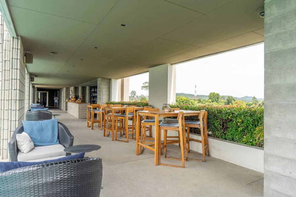 Poolside bar