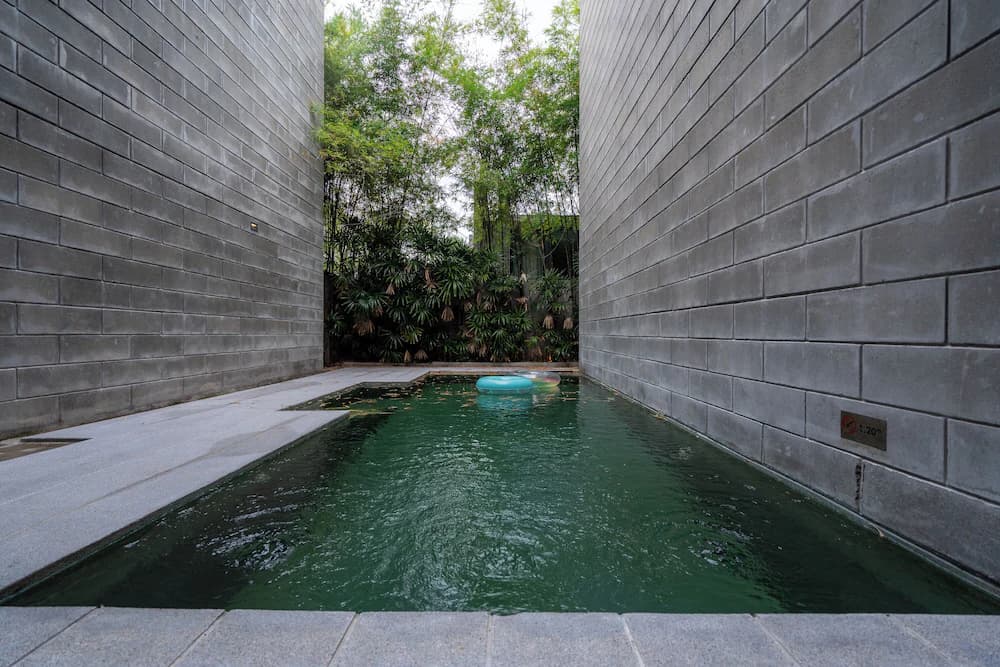 Private pool