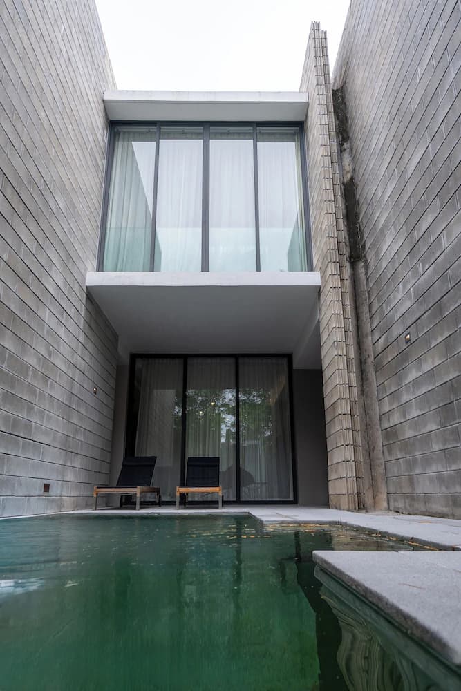 Private pool