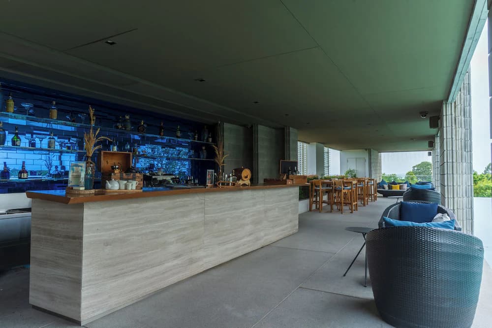 Poolside bar